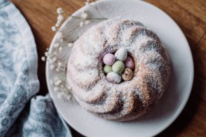 Cake with Chocolate Easter Eggs in the middle